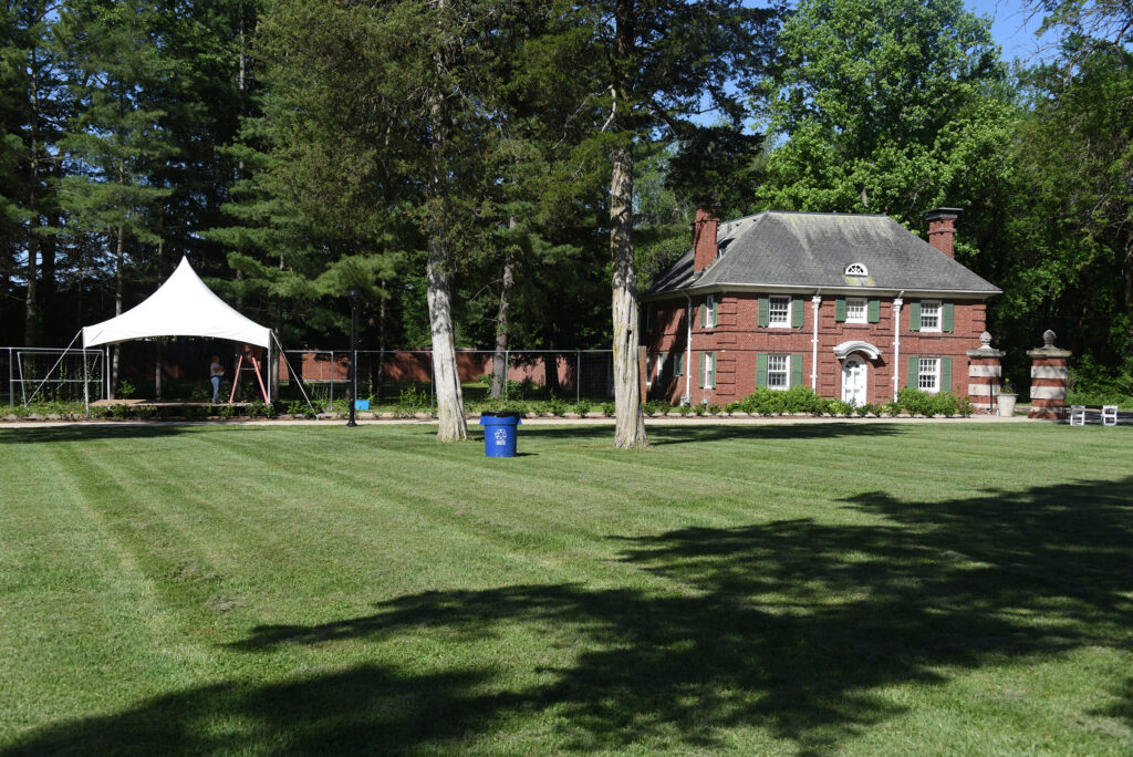 Gatehouse Lawn 0249