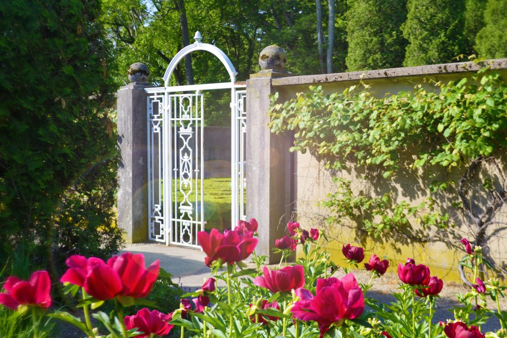 avenue formal gardens